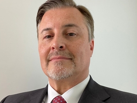 „Die Messe Fensterbau Frontale ist und bleibt für uns ein nach wie vor bedeutender Branchentreffpunkt, auch wenn wir 2022 nicht teilnehmen können,“ betont Paolo Bianchi, CEO der elumatec AG.